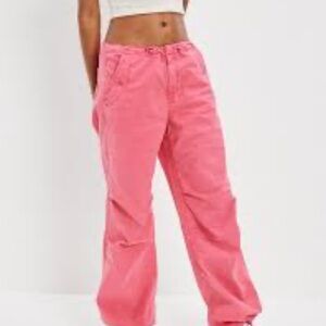 AMERICAN EAGLE OUTFITTERS WOMEN PINK SNAPPY STRETCH LOW-RISE PARACHUTE PANT